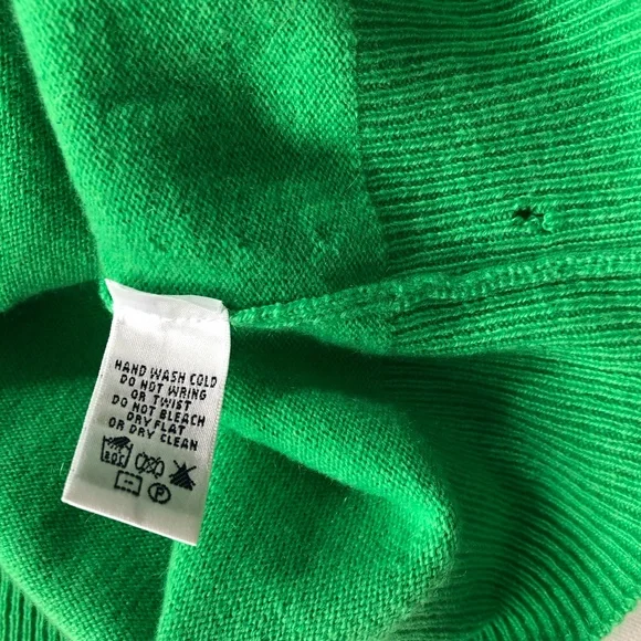 Lilly Pulitzer NWT pink green strawberry cashmere knit jumper XS *has flaw* - Picture 5 of 6
